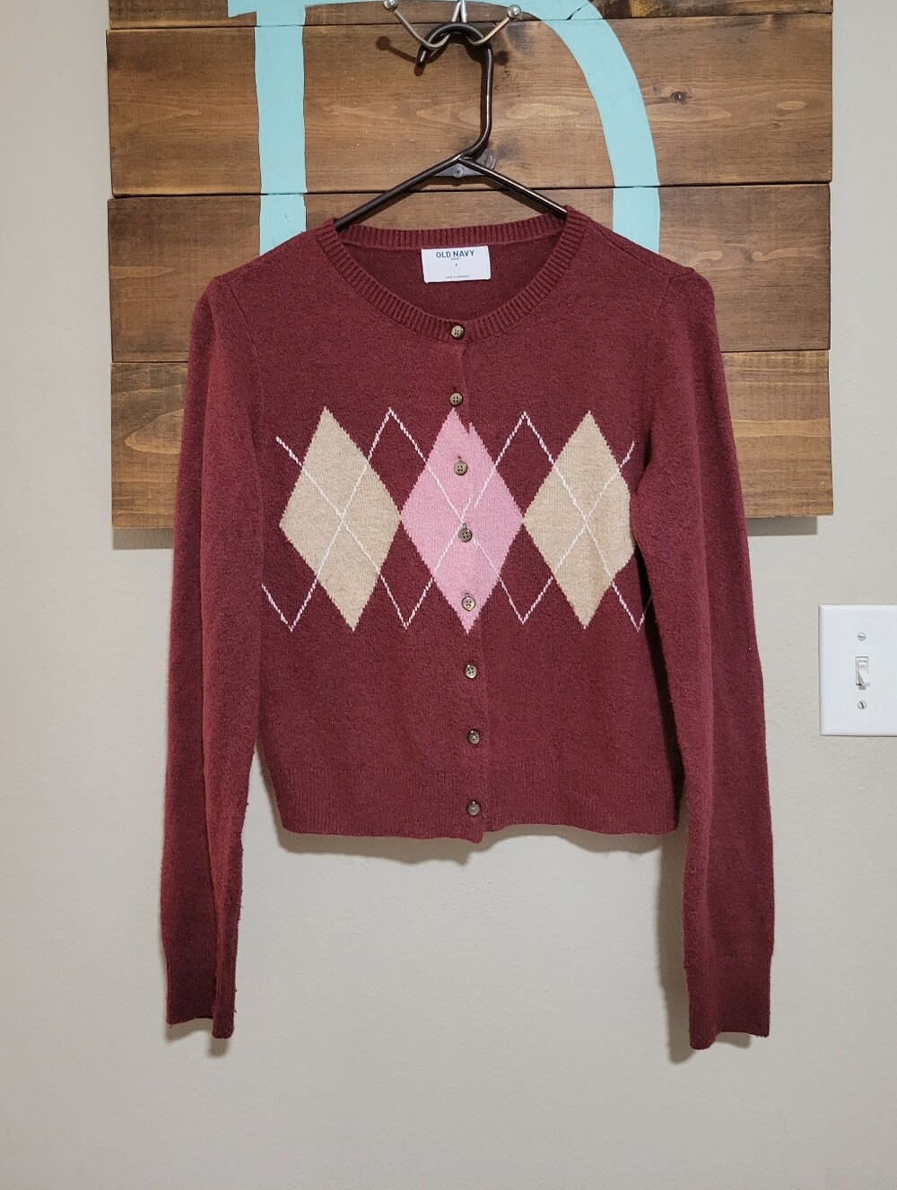 Old Navy Sosoft Maroon Argyle Cropped Button Up Preppy Cardigan Size Small
